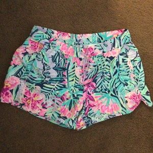 Lily Pulitzer Magnolia Athletic Shorts - MEDIUM
